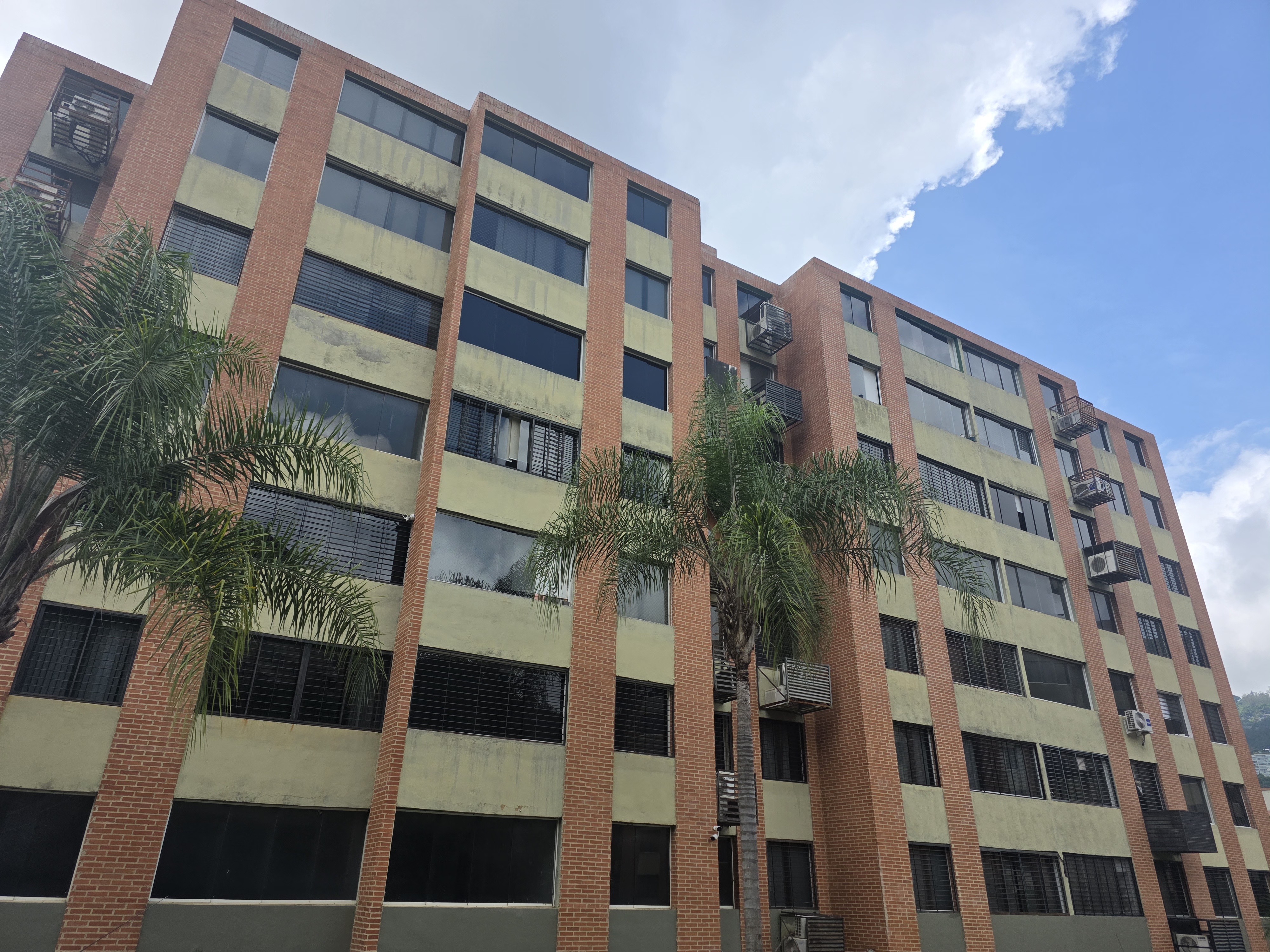 Vendo apartamento remodelado 50m2 Los Naranjos Humboldt 