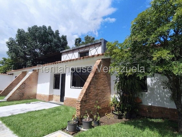 Casa moderna en venta ubicada en mone carmelo