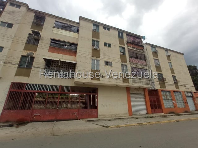 Apartamento en venta posee 91m2 3H-2B-1P Balc