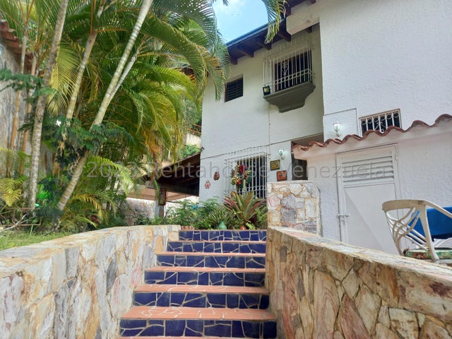 VENTA LOMAS E PRADOS DEL ESTE #27-2075 
