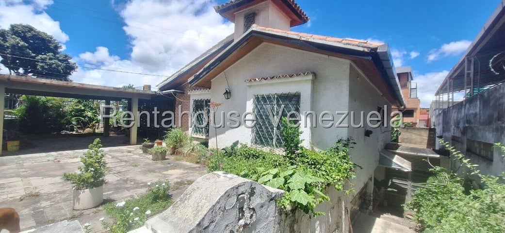 VENTA LOS CHORROS #27-1415 ¡Atención inversionistas y desarrolladores! Presentamos una oportunidad estratégica de alto rendimiento en Los Chorros. Se trata de un espectacular terreno de 513 m2 ideal para desarrollar el proyecto comercial o residencial que tienes en mente