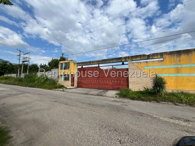 En Alquiler Gran Terreno Comercial ideal para