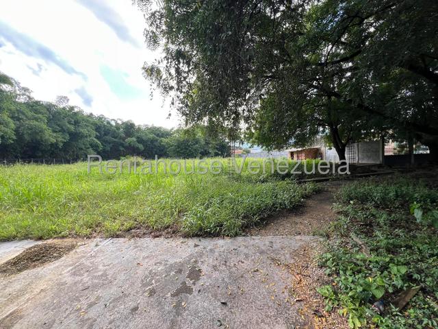 Terreno en venta posee 3710m2, Zona Residencial y comercial, ubicado en Av Princial Urb El Remanso - San Diego
