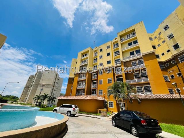 Apartamento en Alquiler en Intercomunal de Turmero Res. Los Roques 27-3745