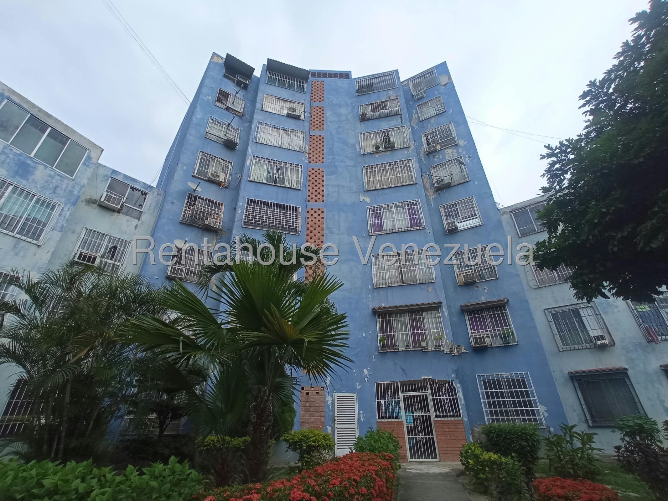 Apartamento en venta, posee 100mts² 3H-2B-1P piso medio, fácil acceso al centro Urb Malave Villalba - Guacara