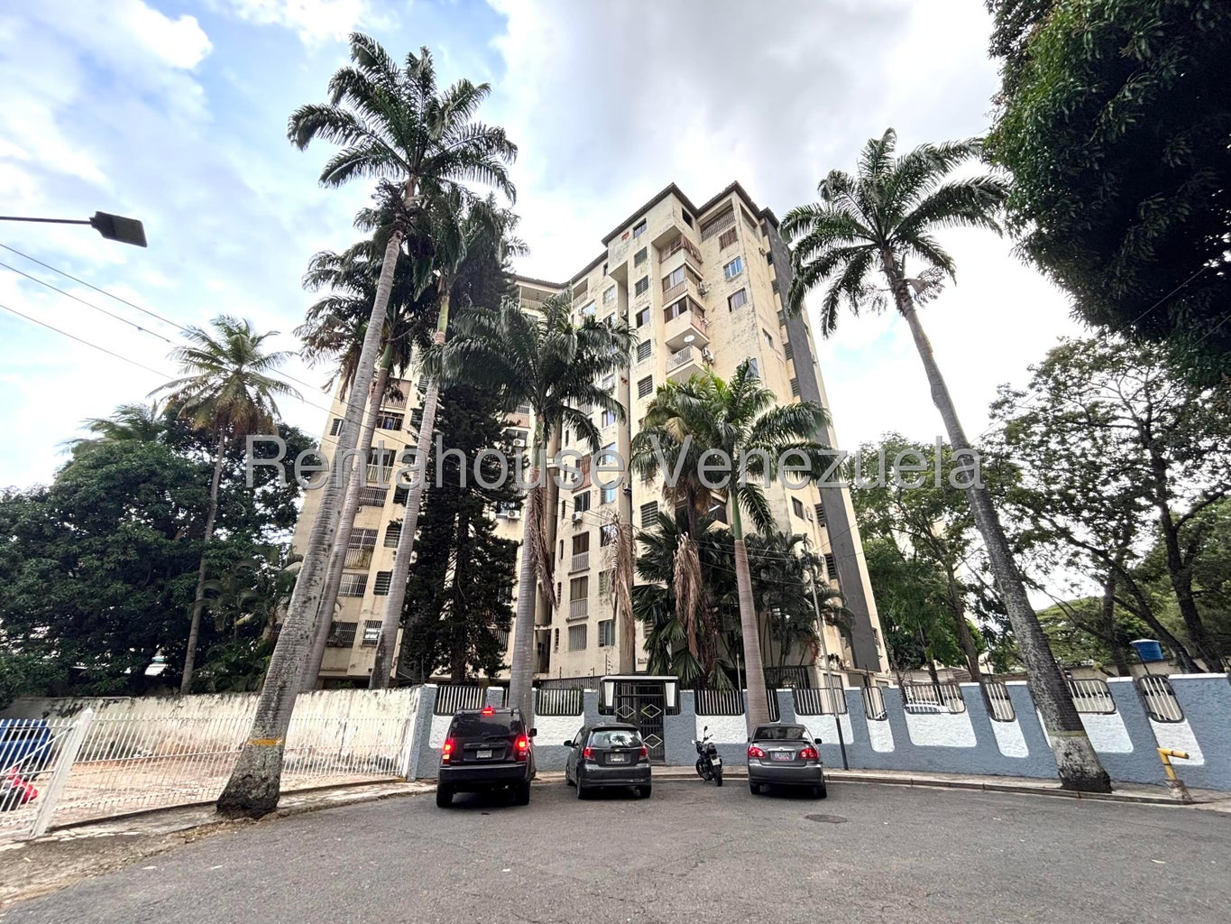 Apartamento en venta Av Bolivar norte Valencia,  Ideal para una familia numerosa. inm 27-4803 SOLO CLIENTES