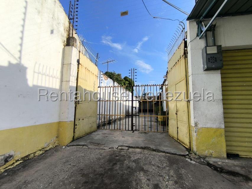 En Venta Galpon En Ubicacion Privilegiada San Blas, Con Dos Locales Comerciales Con Baño C/u Y Area De Taller Mecanico. Inm 25-10306 Solo Clientes