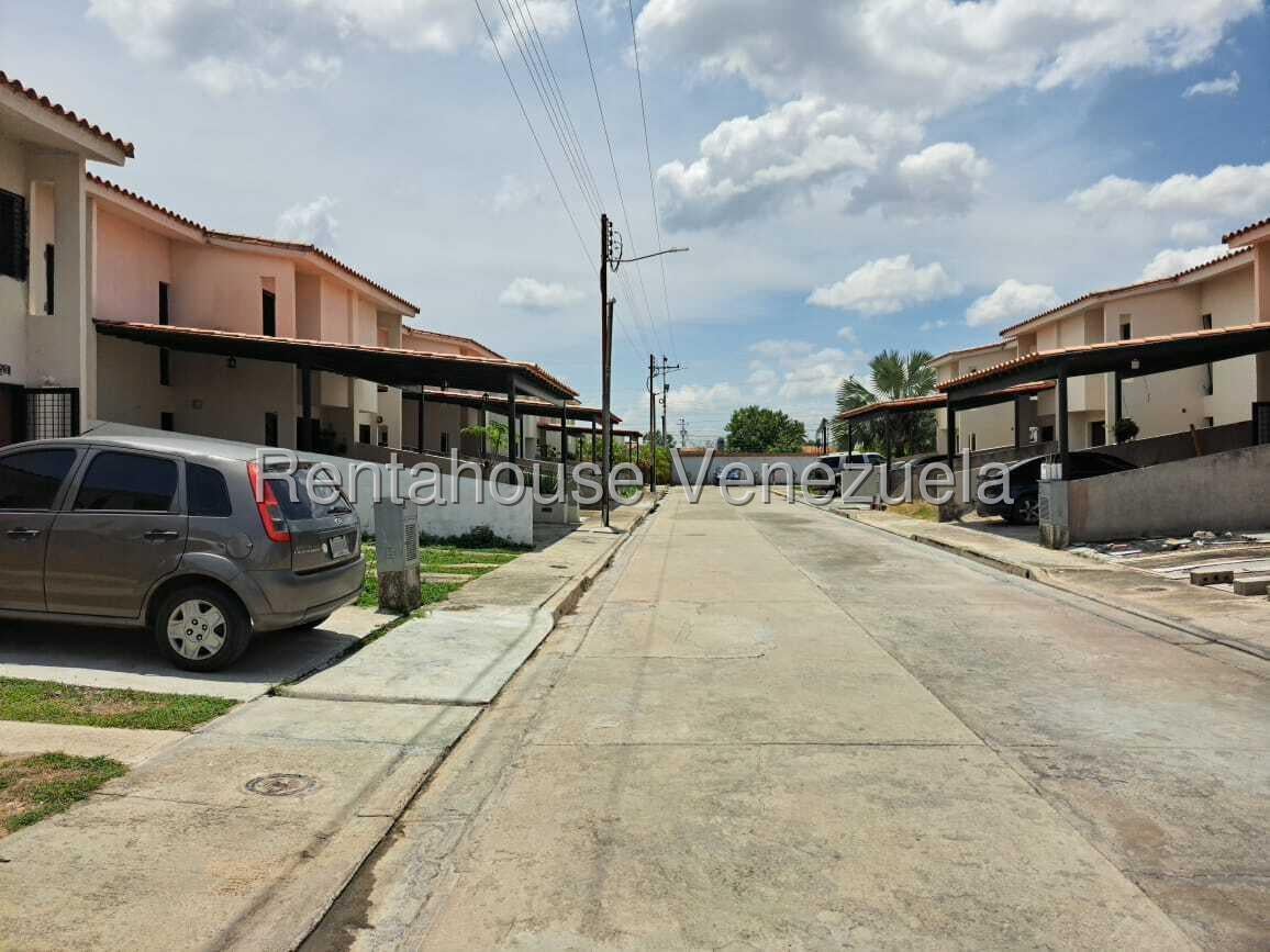 Se Vende Townhouse En Ciudad Alianza, De Data