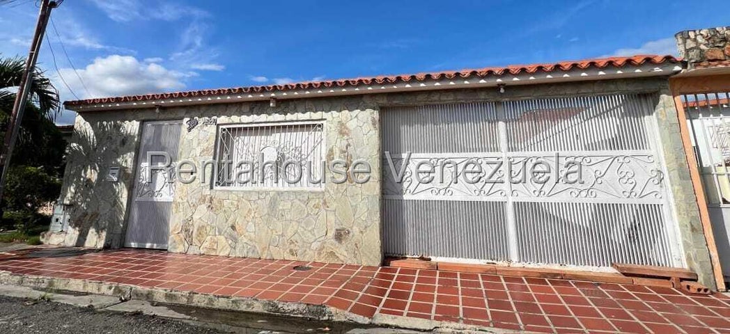 Venta de casa en Villas del Lago. Ciudad Alianza  #26-21972