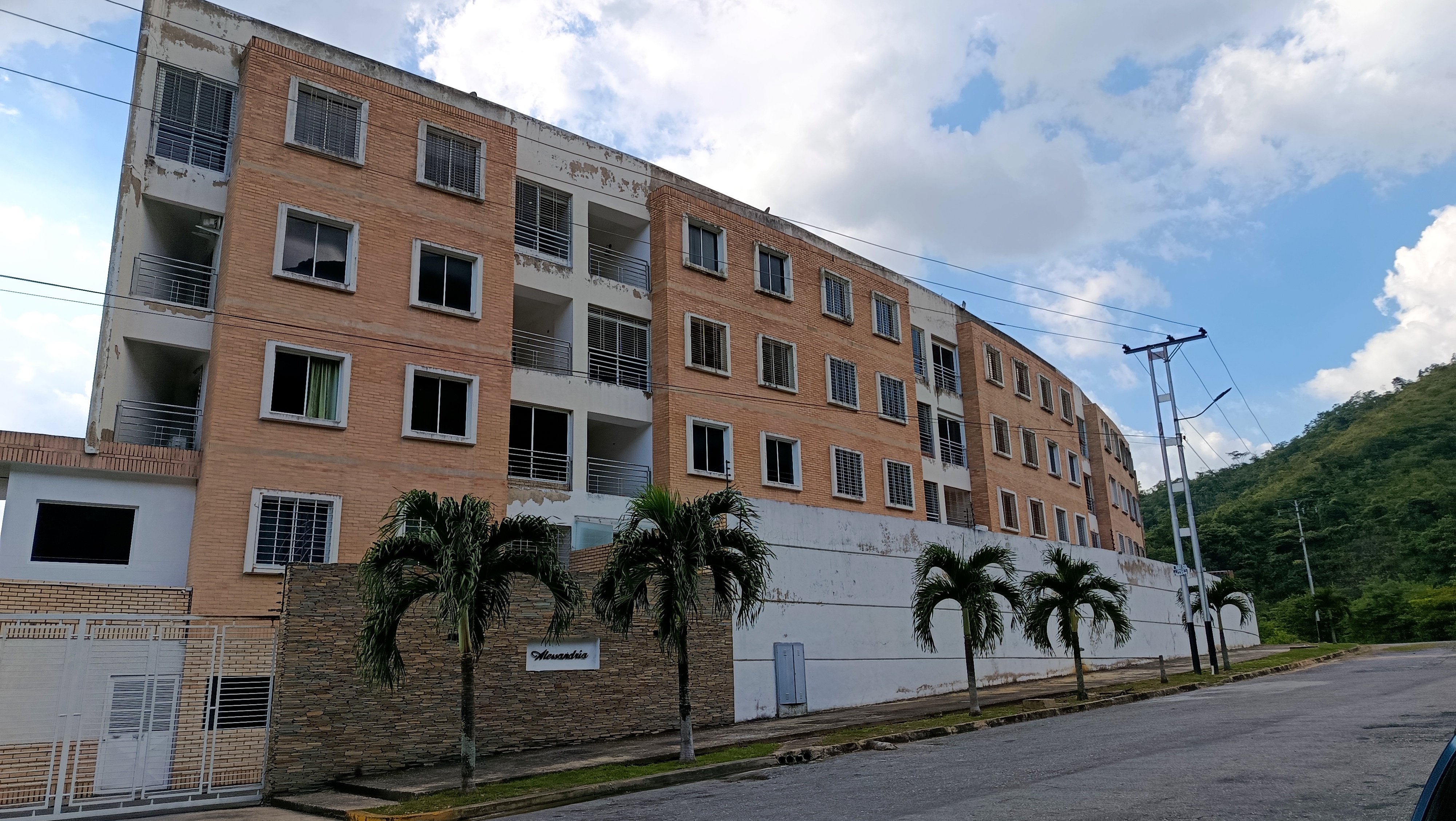 Krisdoral Vende Apartamento en Jardín Mañongo, Valencia