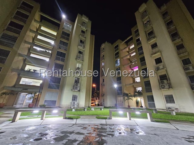 27-4505 Apartamnento en Alquiler en Villas Ge