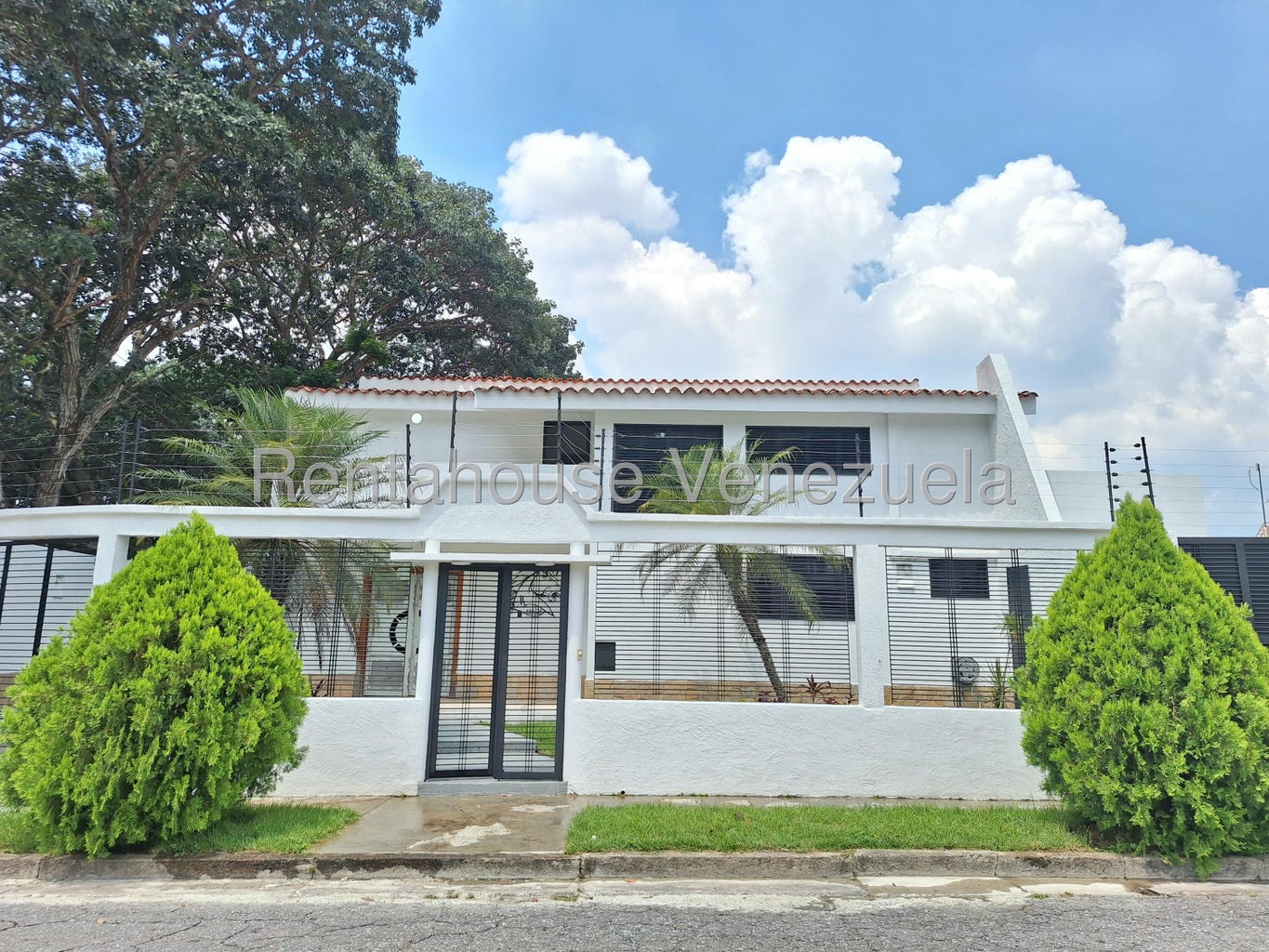 En Venta Casa Trigal Centro , Donde El Espacio, La Elegancia Y La Tranquilidad Se Unen Para Ofrecerte La Calidad De Vida Que Tu Familia Merece, Inm 27-5290 Solo Clientes