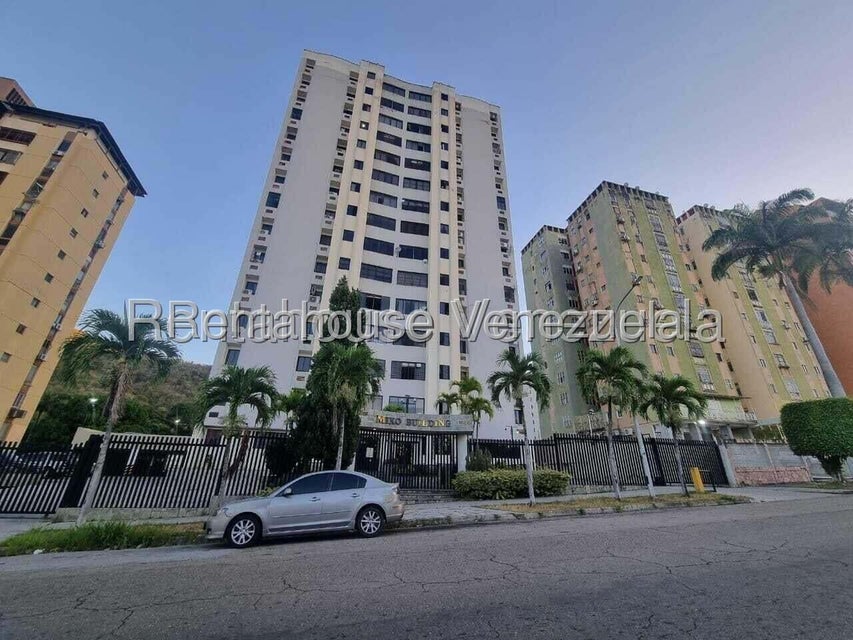 En Venta Apartamento De 100 Mts En Zona Norte, Piso Alto, Planta Electrica Areas Comunes, Pozo De Agua, Lomas Del Este. 27-5652 Clientes Directos