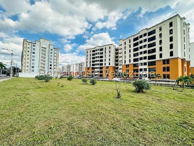 27-5651 Terreno en Venta en Av. Fuerzas Aerea