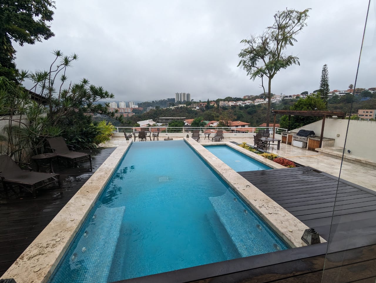 En Venta Casa con piscina en Colinas de Tamanaco | Baruta, Miranda, Caracas