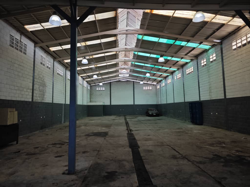Se alquila Galpón 500m2 para deposito  Comer