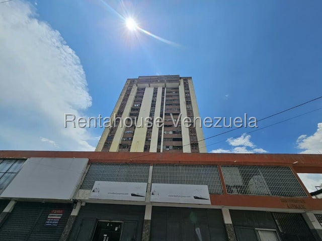 27-6270 Apartamento en Venta en El Centro de Maracay