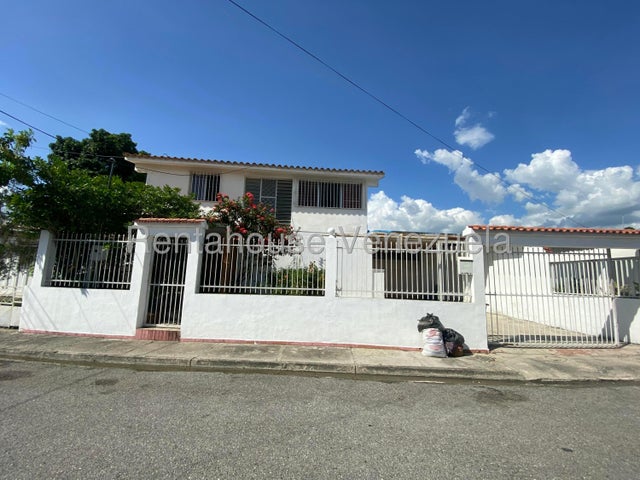 27-6204 Casa en Alquiler en Urbanizacion Fund