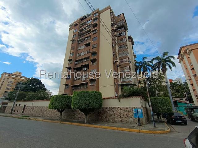 27-6556 Apartamento en Alquiler en urbanizacion El Bosque