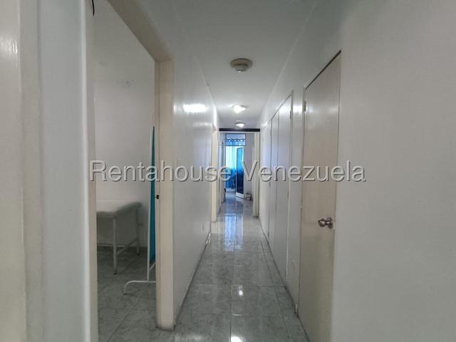 Consultorio u oficina en venta 133m2, 7 oficinas, ideal para el sector salud muy cerca de la Av Bolivar CC Guamo