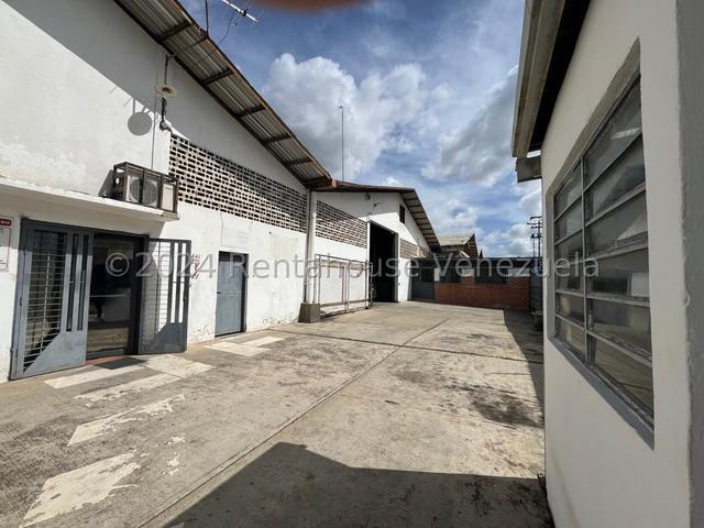 Galpones en venta con fabrica de cocinas incluye 16 Prensas Mecanicas, 3 Hidraulicas, 3 Montacargas, 3 Compresores de Aires, Planta Eléctrica 350 KVA, 3 Transformadores 160 KVA y otros Av Lisandro alvarado - Valencia