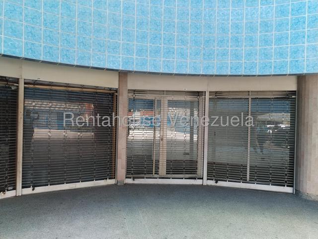 Local comercial en alquiler 100m2 excelente para actividades comerciales como Farmacia, Ferretería, Oficinas Consultorios y otros en excelente ubicación CC Scala Av Andres Eloy Blanco de Valencia