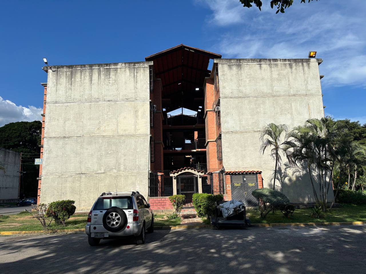 JI 27-2488. EN VENTA APARTAMENTO DE 74M2 UBICADO EN NUEVA CASARAPA. GUERNAS.
