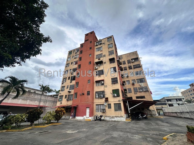 27-6942 Apartamento en Alquiler en Urbanizaci