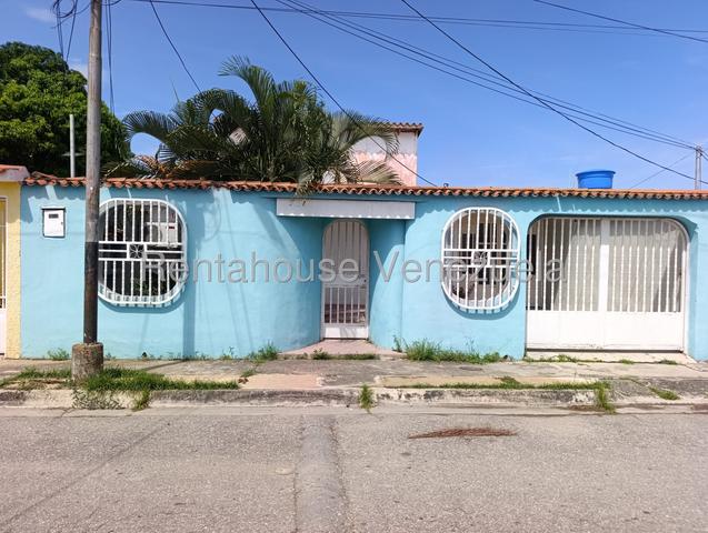 27-7047 Casa en Venta en Residencia Palo Negro