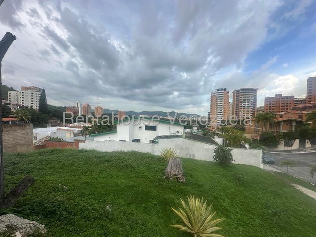 Terreno en venta posee 589m2, pozo de agua y doble anillo de seguridad, ideal para crear tu hogar ideal Urb. El Parral  - Valencia