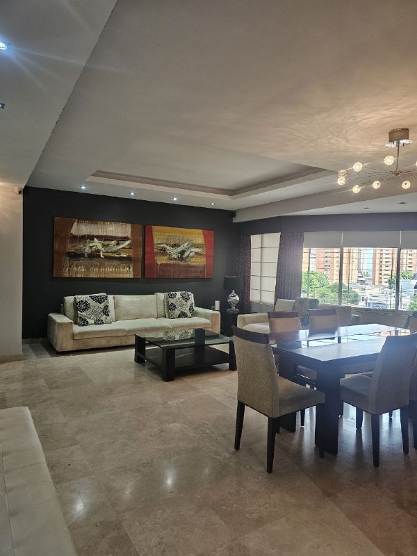 SE VENDE O ALQUILA APARTAMENTO CON PLANTA Y P