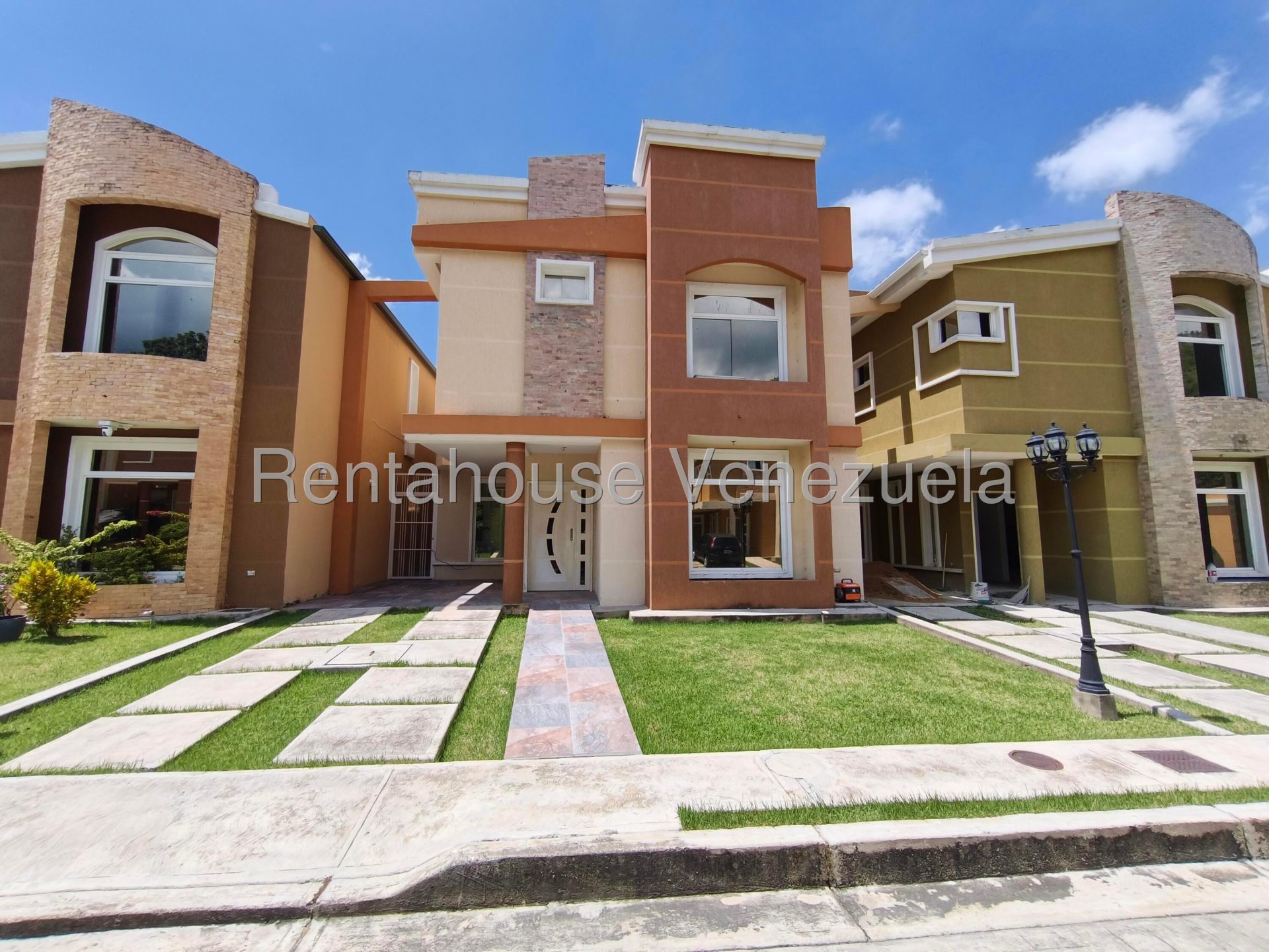 27-4911 Townhouse en Venta en  El Limon