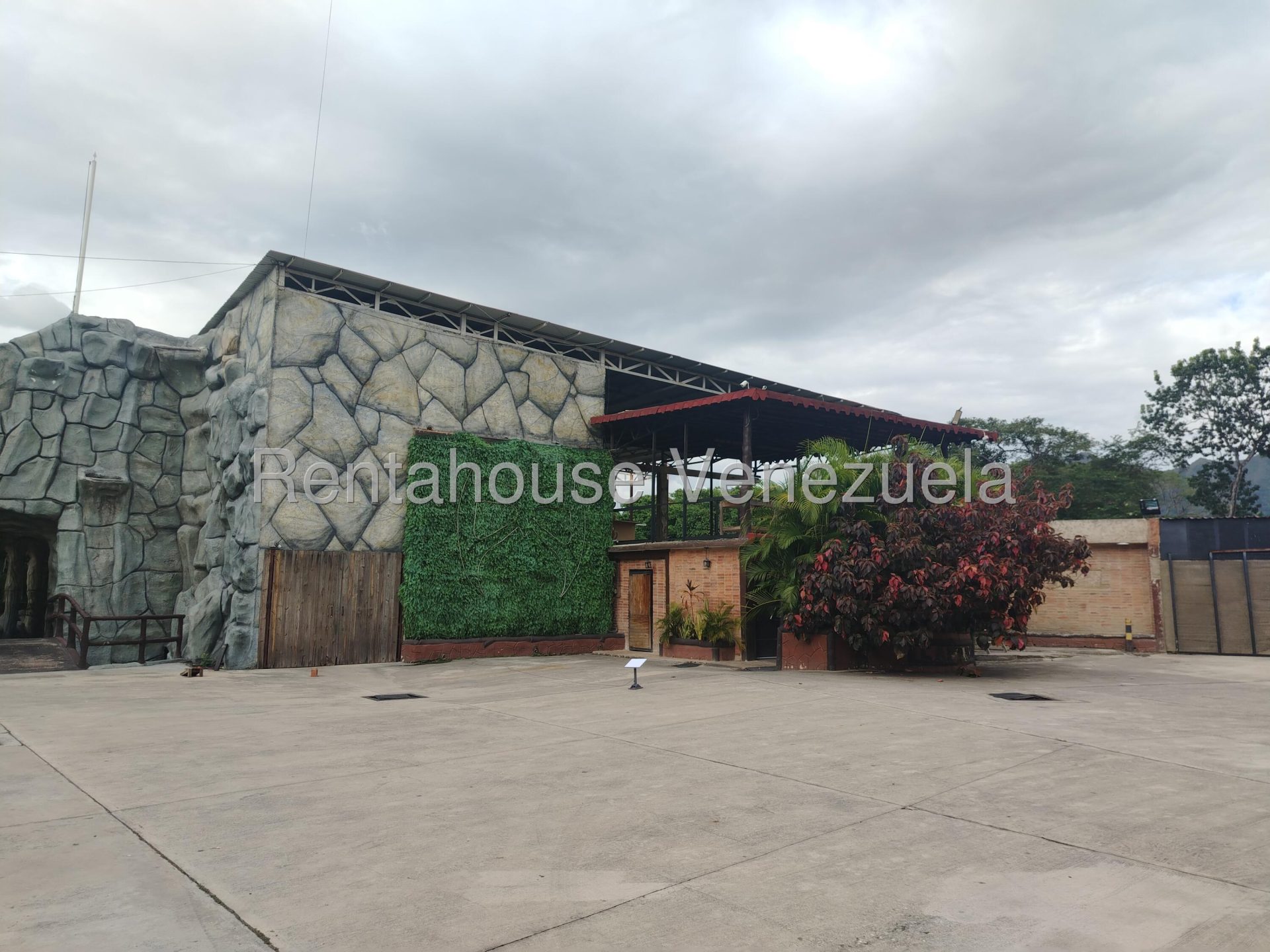 Comercial Avenida Bolivar Norte