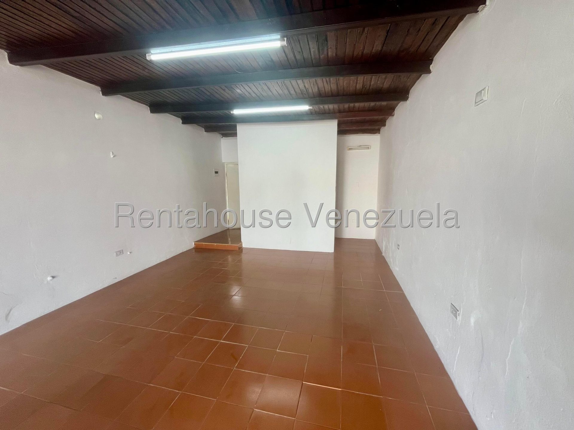 Comercial Puerta Maraven