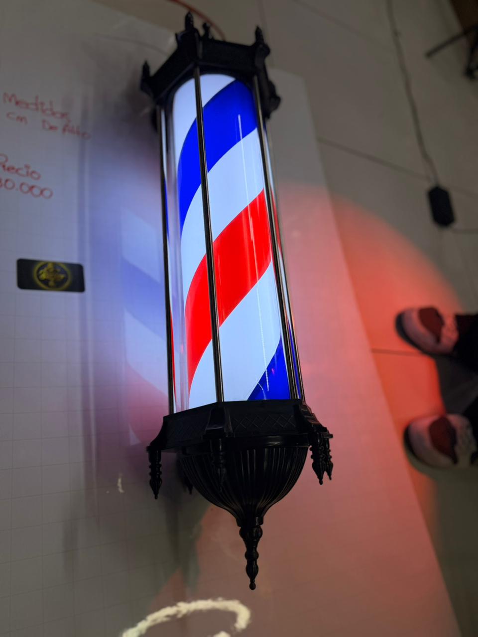 BARBER POOL CANDELABRO TRICOLOR.B NEGRA BARBER POOL O POSTE DE BARBERIA 123456 - Tienda Barber Clan