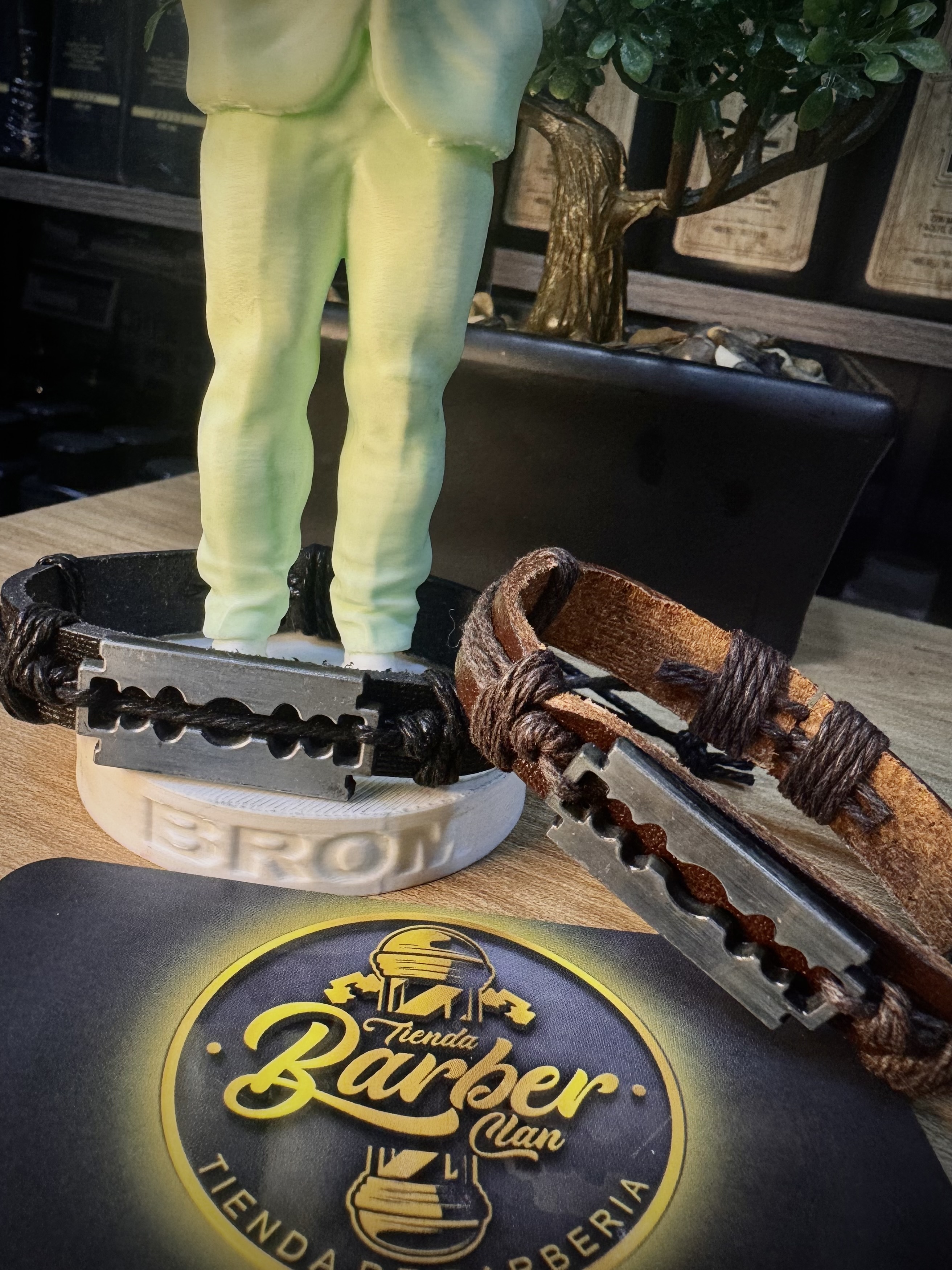 BRAZALETE DE CUERO CHINA ACCESORIOS DE BARBERIA 3271280 - Tienda Barber Clan