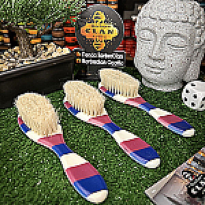 CEPILLO BARBERO H37-2 RAYAS BLANCAS AZULES Y ROJAS CERDA BLANCA CEPILLOS SACUDIDORES 223344556677 - Tienda Barber Clan