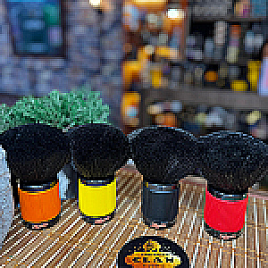 MOPA MAJESTIC MANGO COLORES MAJESTIC CEPILLOS SACUDIDORES 2311150 - Tienda Barber Clan