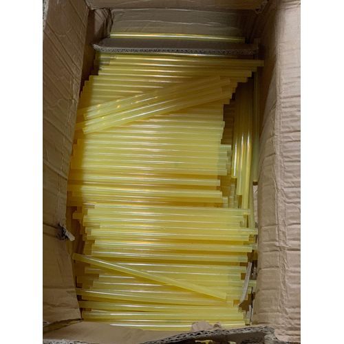 Deli DL390050B Hot-Melt Glue Sticks 11x200mm (Box of 50) 2