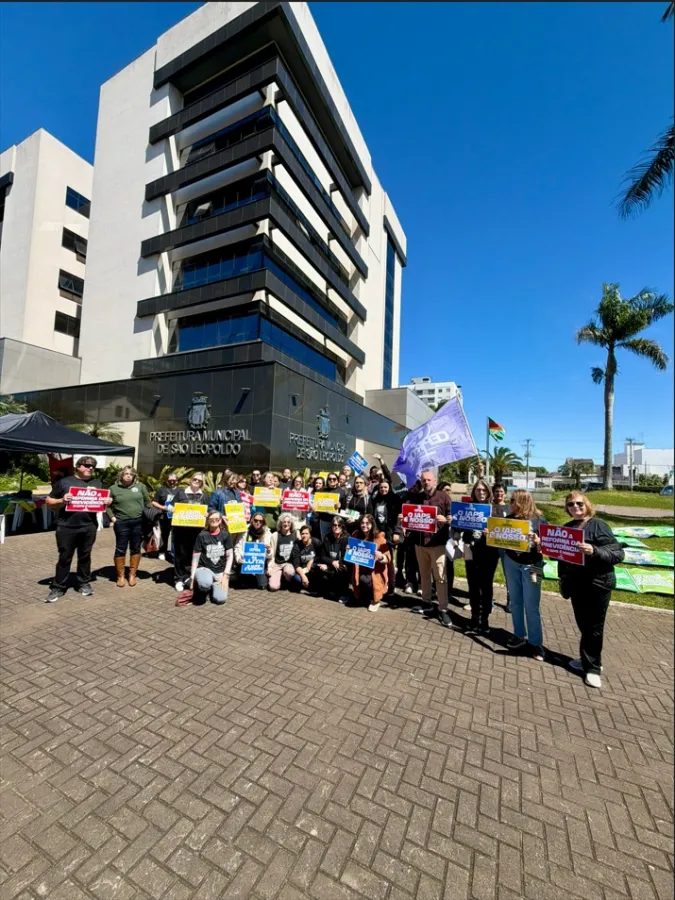 Vigília reúne servidoras e servidores em defesa do serviço público e contra a reforma da Previdência