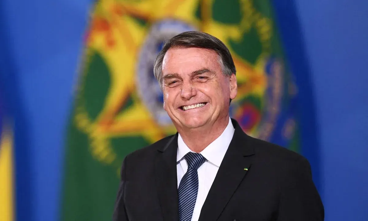 Bolsonaro depõe por poucos minutos e confirma pedido para conserto de arma apreendida pela Polícia Federal
