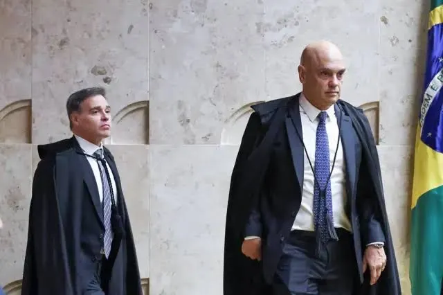 Delegados da PF relataram medo de investigar Moraes e entregaram cópia do celular de Vorcaro a Mendonça
