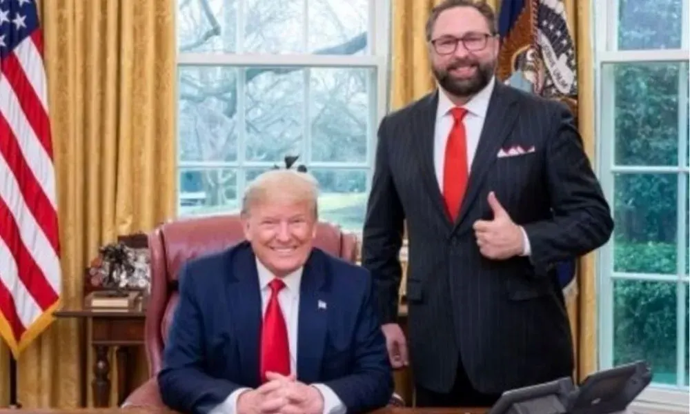 Ex-assessor de Trump critica Zanin por prorrogar votação no Brasil