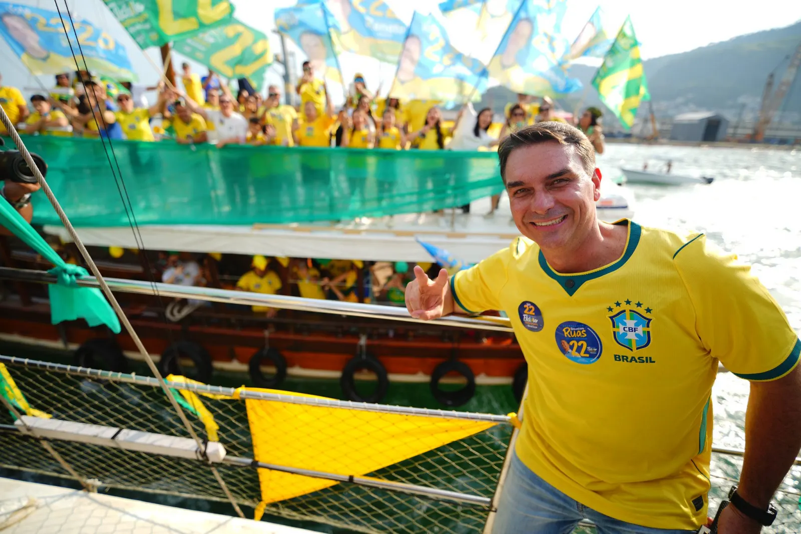 “Mostra tudo para o povo”: Flávio Bolsonaro pede abertura dos sigilos do caso Master
