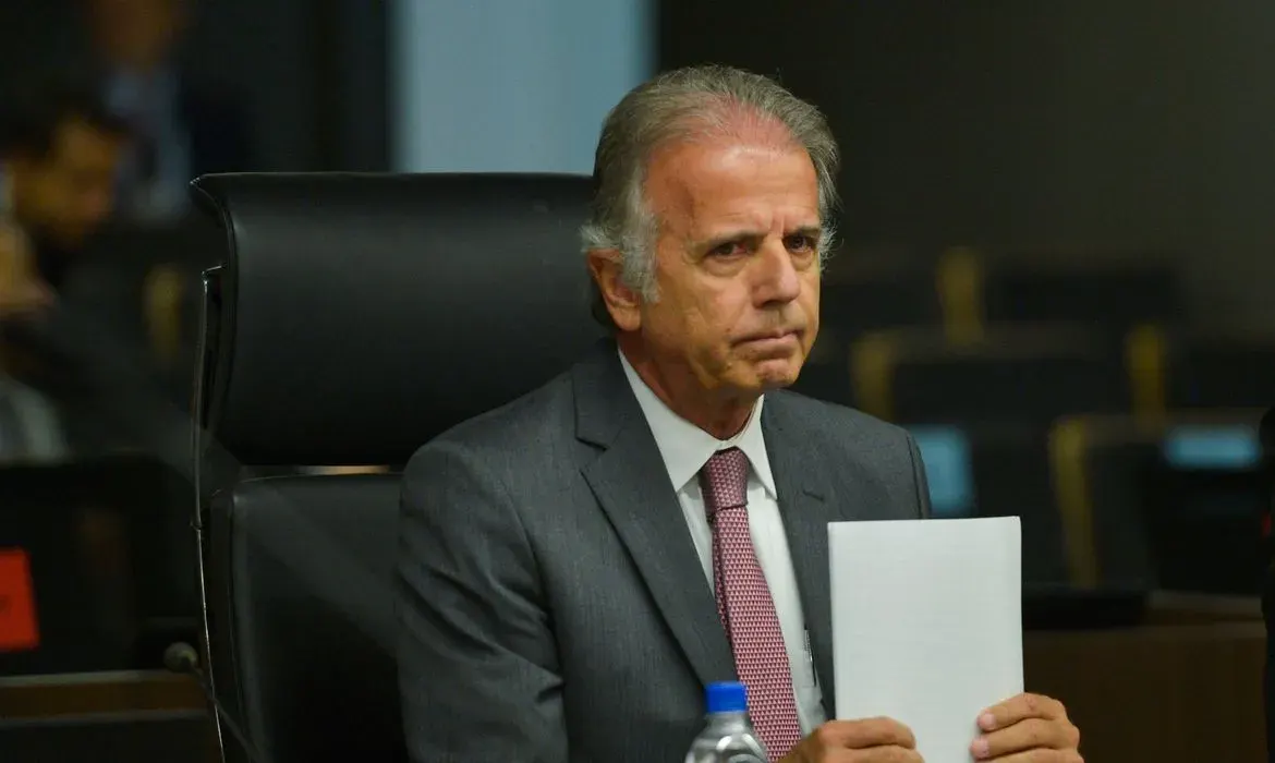 Teríamos que abrir o portão": declaração de José Múcio sobre possível invasão dos EUA repercute e reacende debate sobre investimentos na Defesa