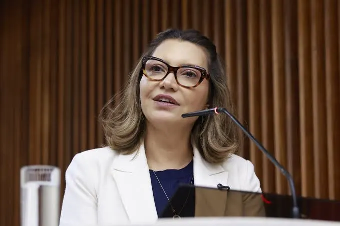 Janja iria para Cuba se Flávio vencer? Rumor circula nos bastidores, mas não há confirmação