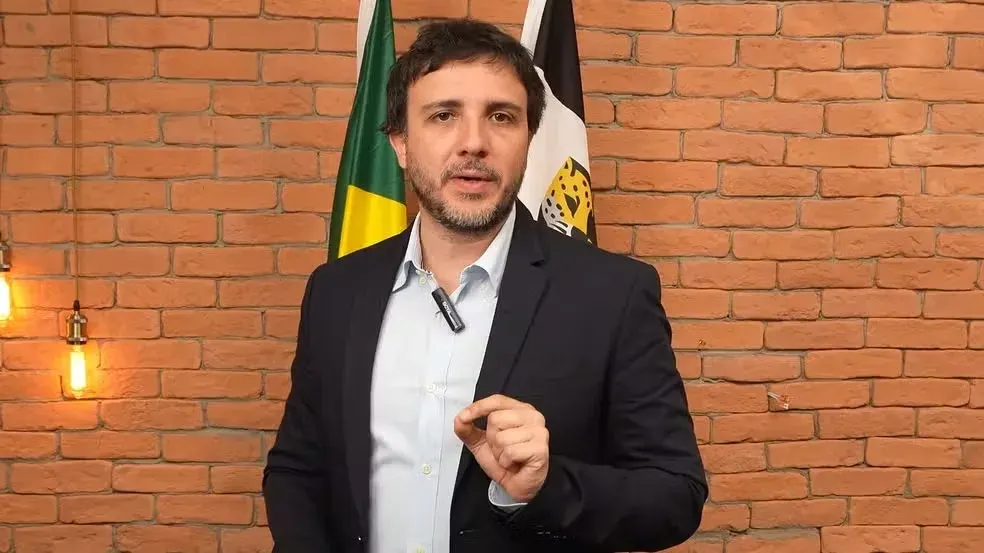 MBL sob pressão: dinheiro eleitoral foi parar em empresa do irmão de Renan Santos