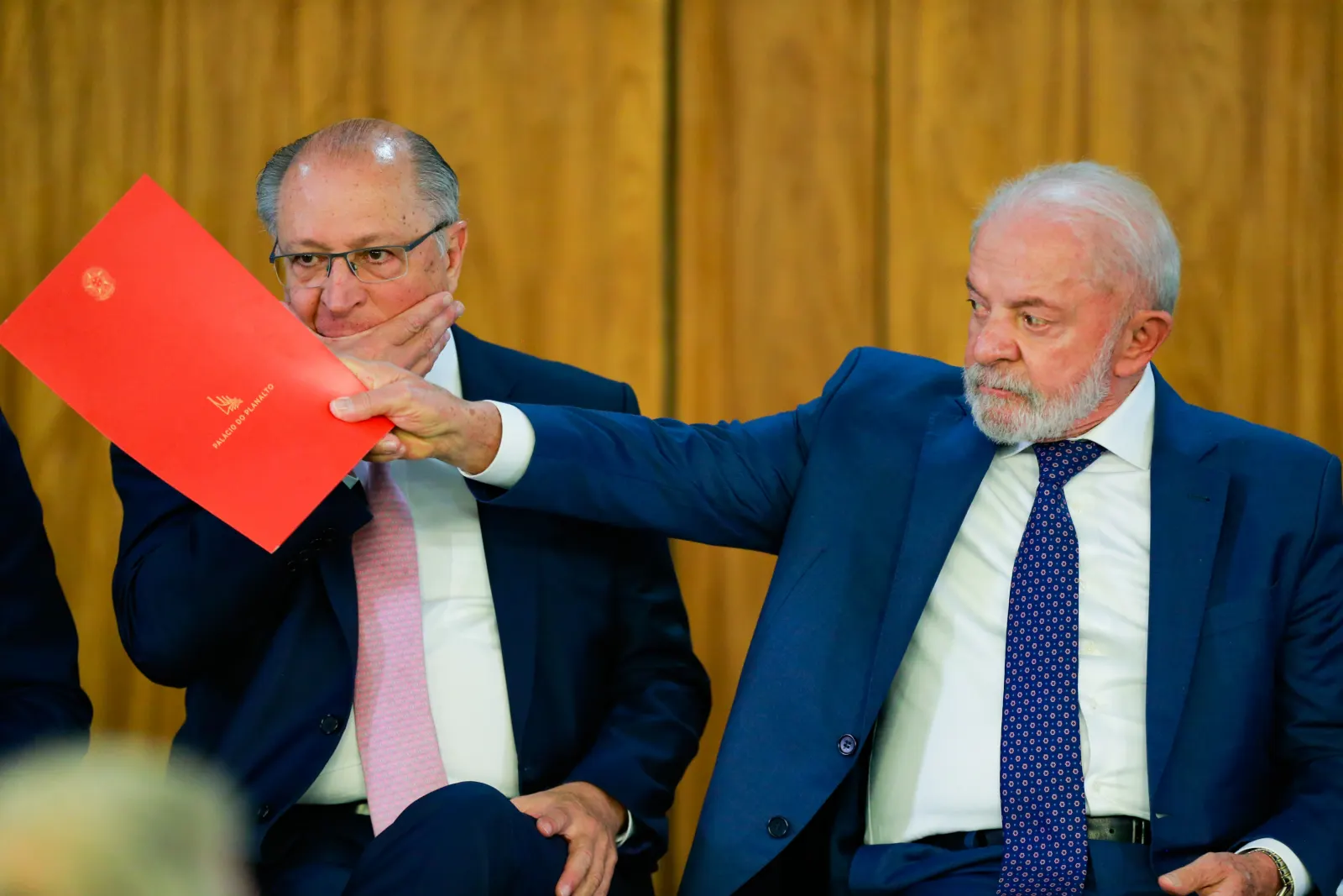 Alerta na Economia: Governo Lula monitora decisão dos EUA sobre novos impostos para produtos brasileiros