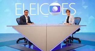 Flávio Bolsonaro confronta questionamentos sobre condenação do pai durante sabatina no Jornal Nacional