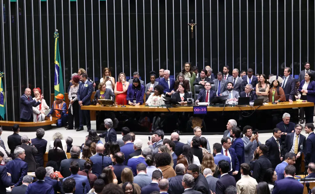 Fim da escala 6x1: Câmara aprova nova jornada de trabalho e muda rotina de milhões de brasileiros